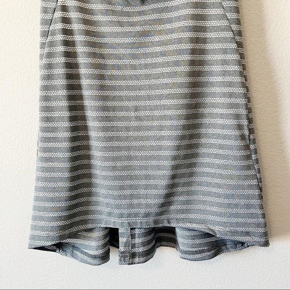 ZYIA Active Gray Nimbus Split Criss Cross Back Striped Tank Top Sz Medium EUC - Picture 4 of 7